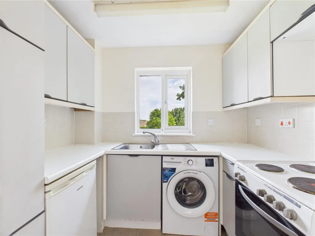 Hanstone Close, Cirencester, photo 3
