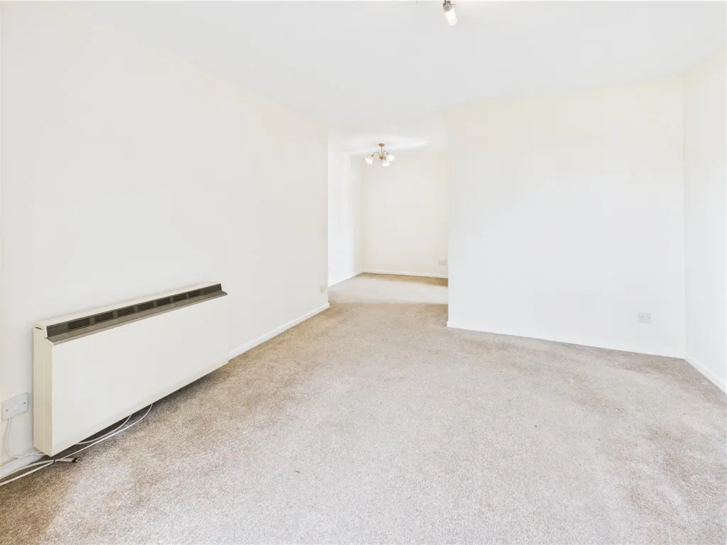 Hanstone Close, Cirencester, photo 4