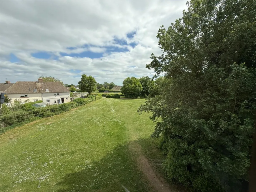 Hanstone Close, Cirencester, photo 8