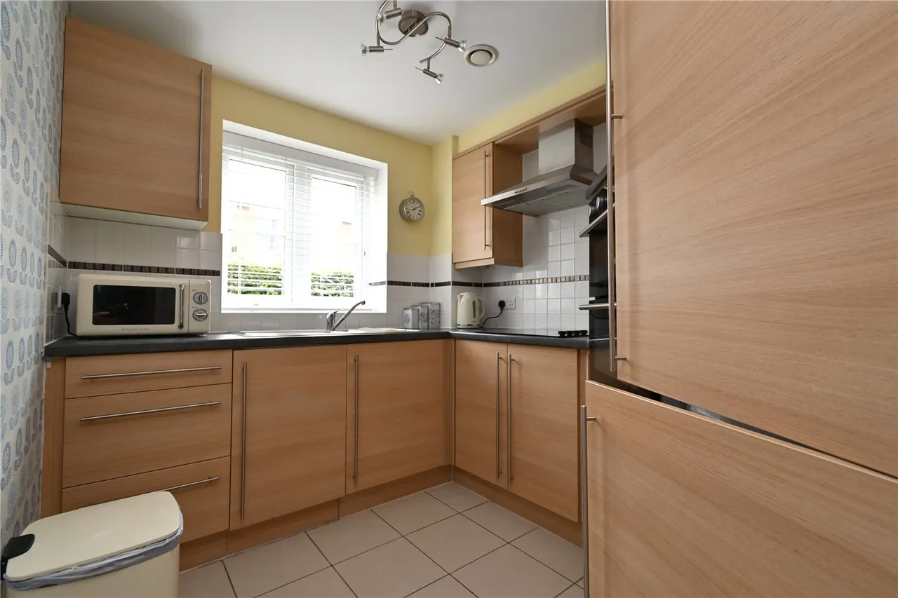 Emma Court, Southern Road, Basingstoke, RG21, photo 3
