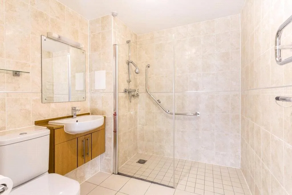 Emma Court, Southern Road, Basingstoke, RG21, photo 5