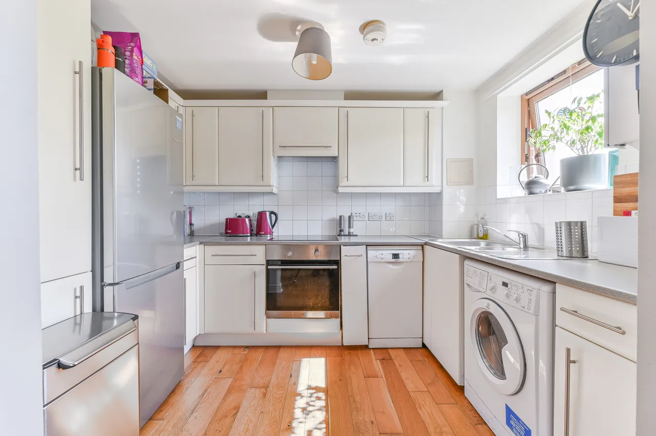 Flat 11, Innerd Court, 1 Clarke Close, Croydon, photo 3