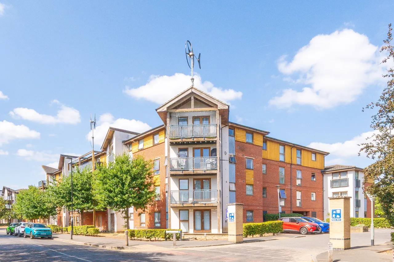 2 bed flat for sale — Flat 11, Innerd Court, 1 Clarke Close, Croydon