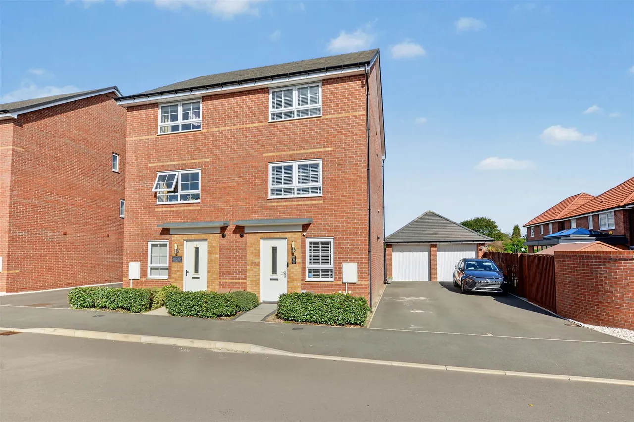 4 bed house for sale, Plessey Road, Beeston, NG9