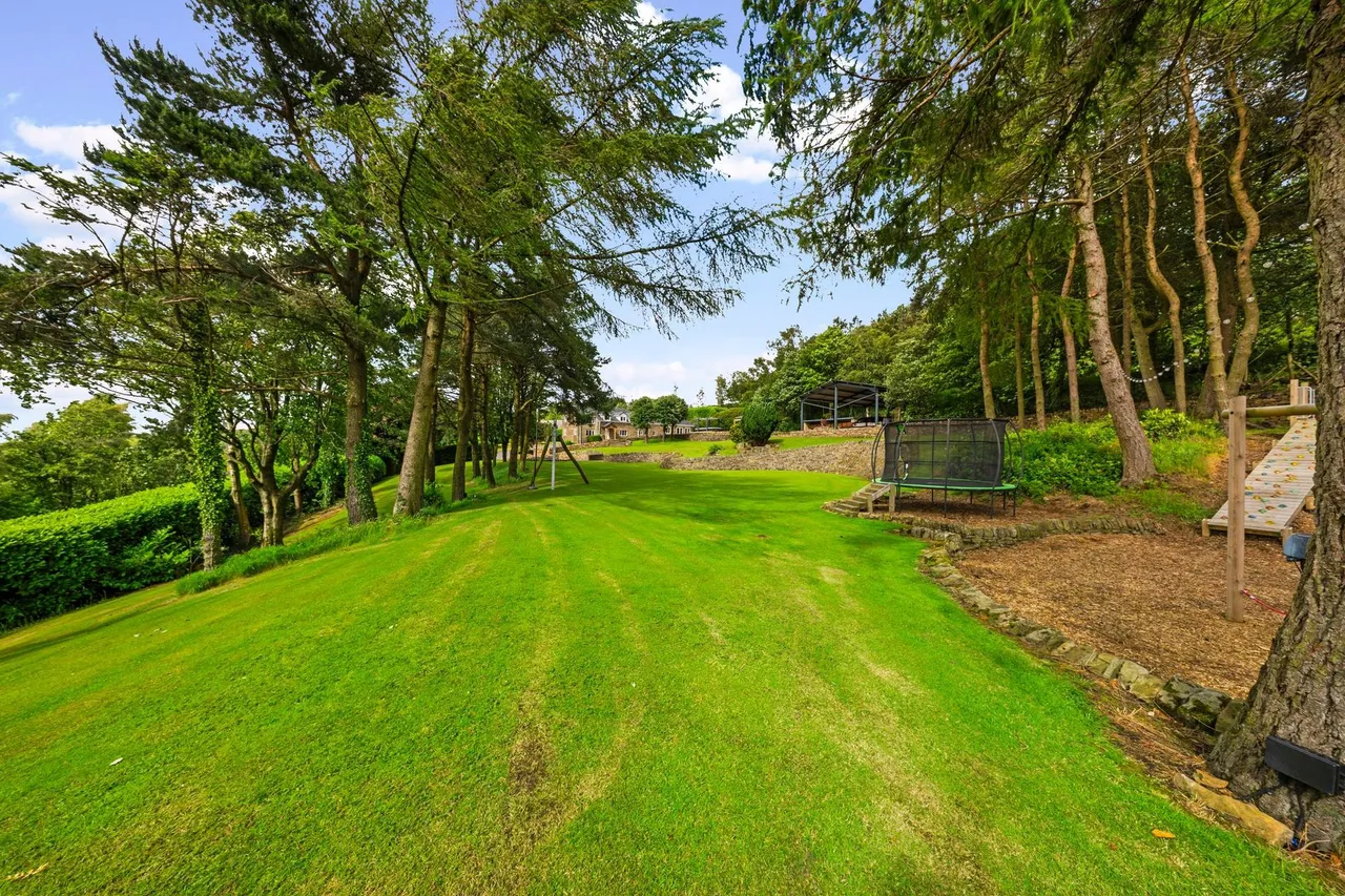 Buckstones Road, Shaw, OL2, photo 18