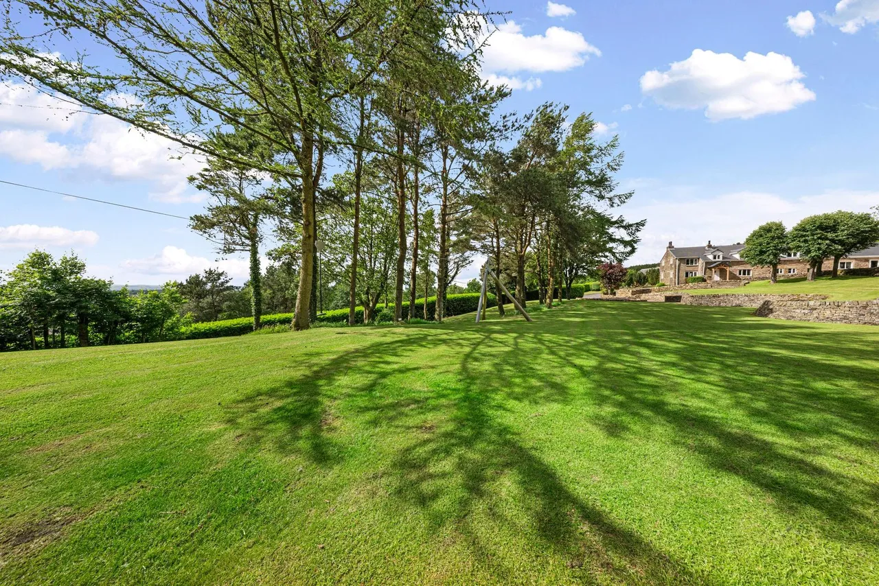 Buckstones Road, Shaw, OL2, photo 19