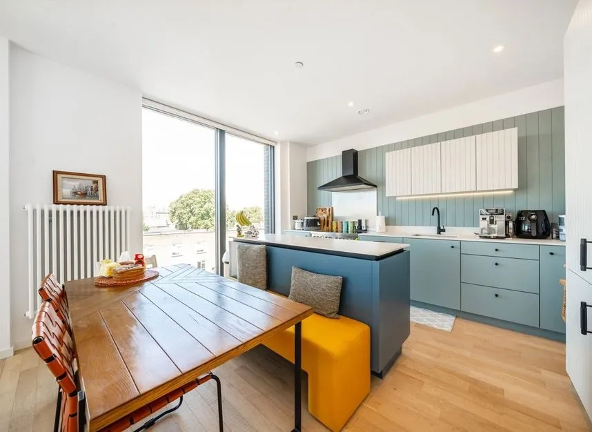 West Bradbury Yard, Brentford, TW8, photo 5