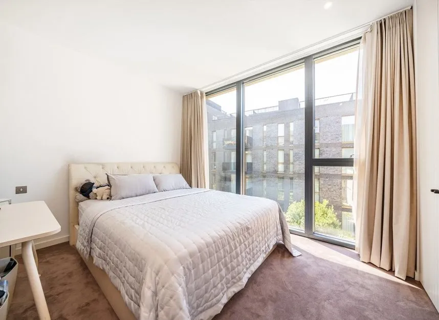 West Bradbury Yard, Brentford, TW8, photo 7