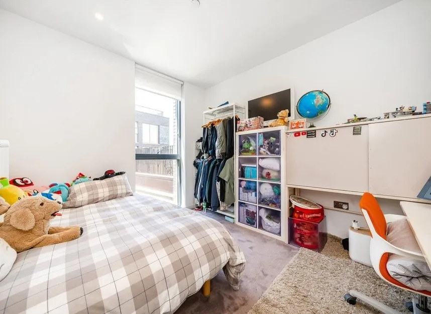 West Bradbury Yard, Brentford, TW8, photo 8