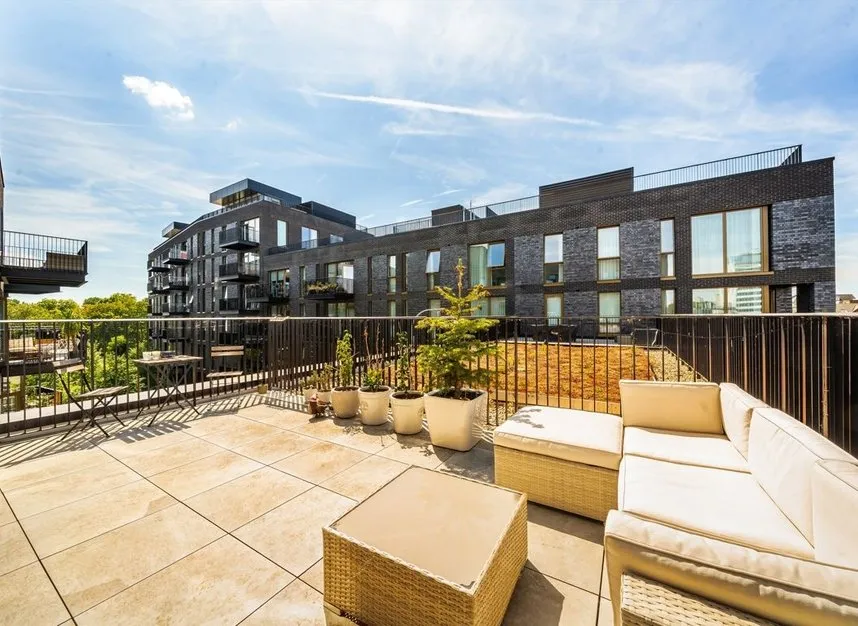 West Bradbury Yard, Brentford, TW8, photo 4