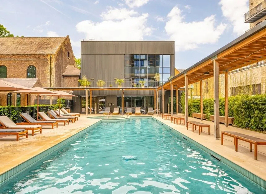 West Bradbury Yard, Brentford, TW8, photo 3