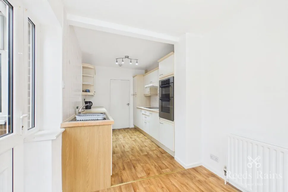 Woodkirk Avenue, Tingley, WF3, photo 5