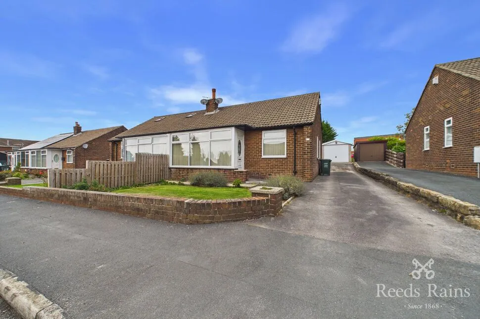 2 bed house to rent, Woodkirk Avenue, Tingley, WF3
