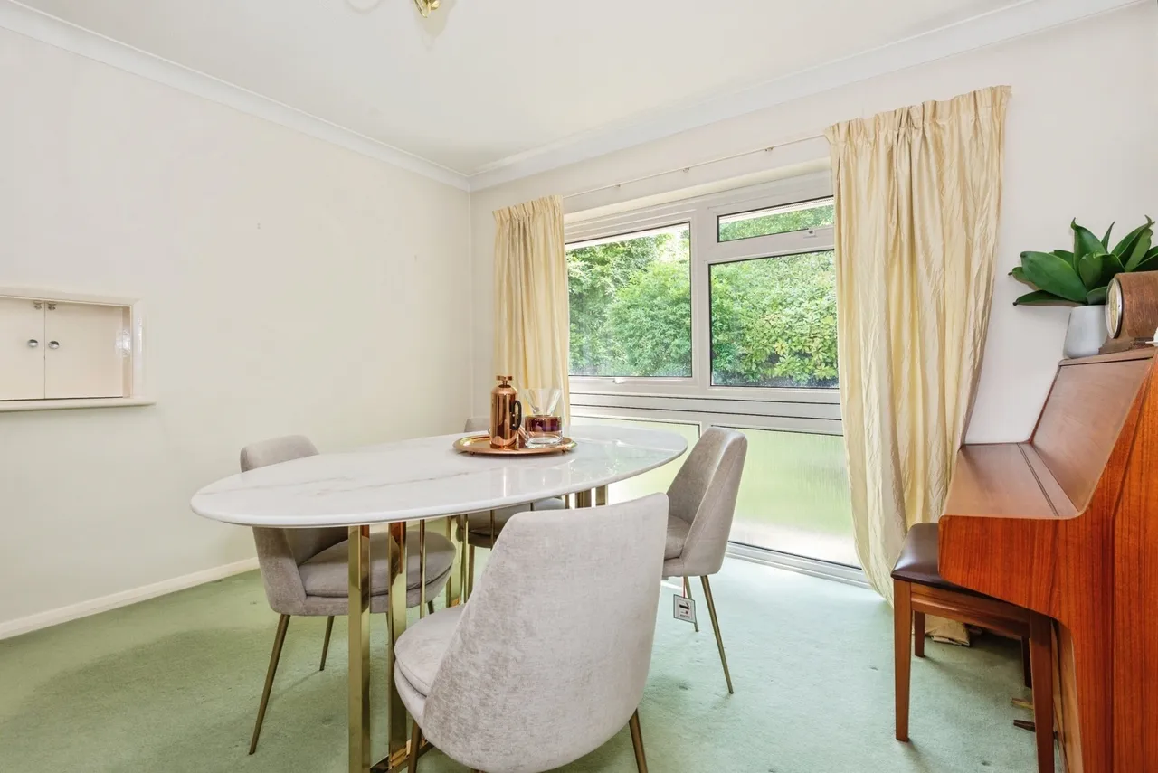 Ermyn Way, Leatherhead, KT22, photo 3