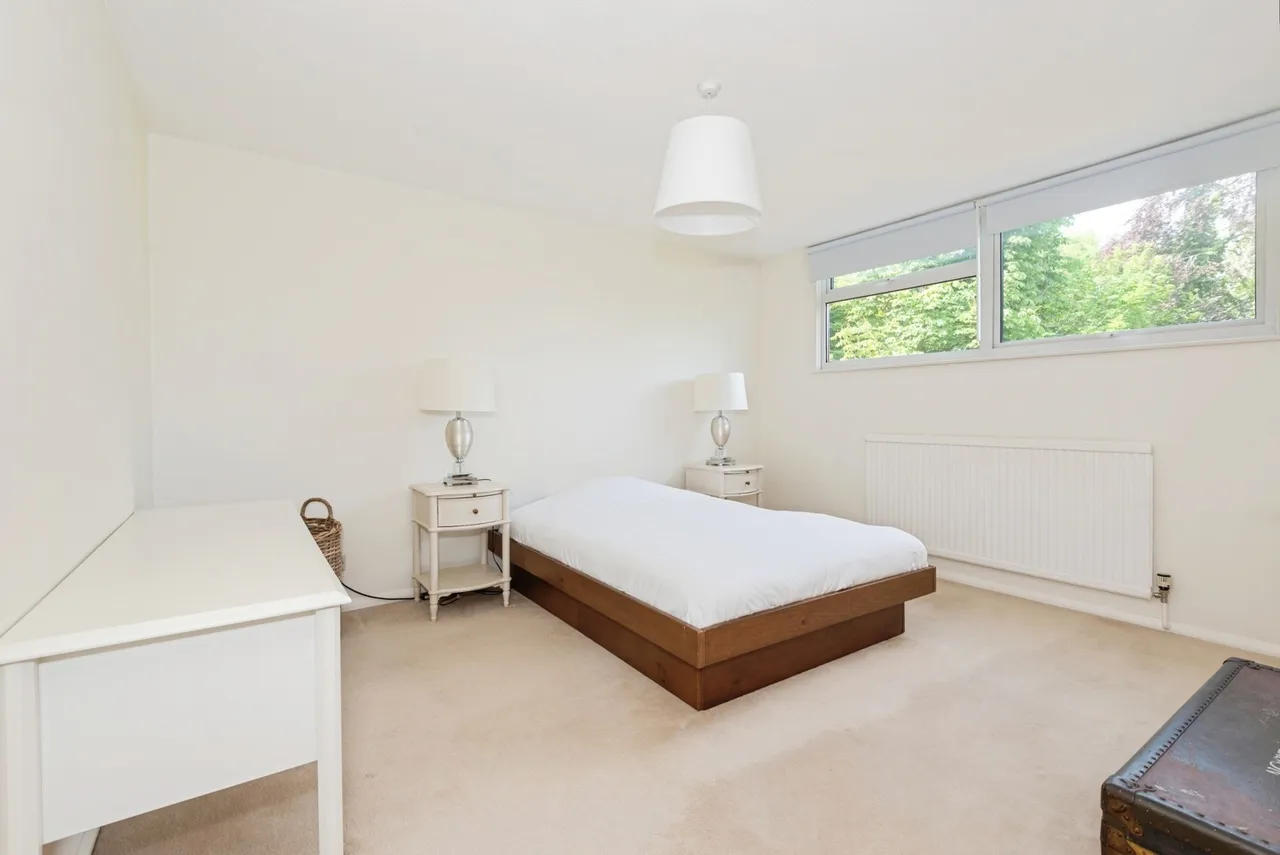 Ermyn Way, Leatherhead, KT22, photo 10