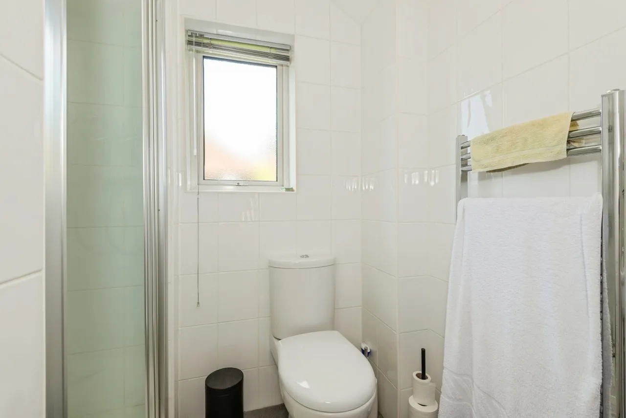 Ermyn Way, Leatherhead, KT22, photo 14