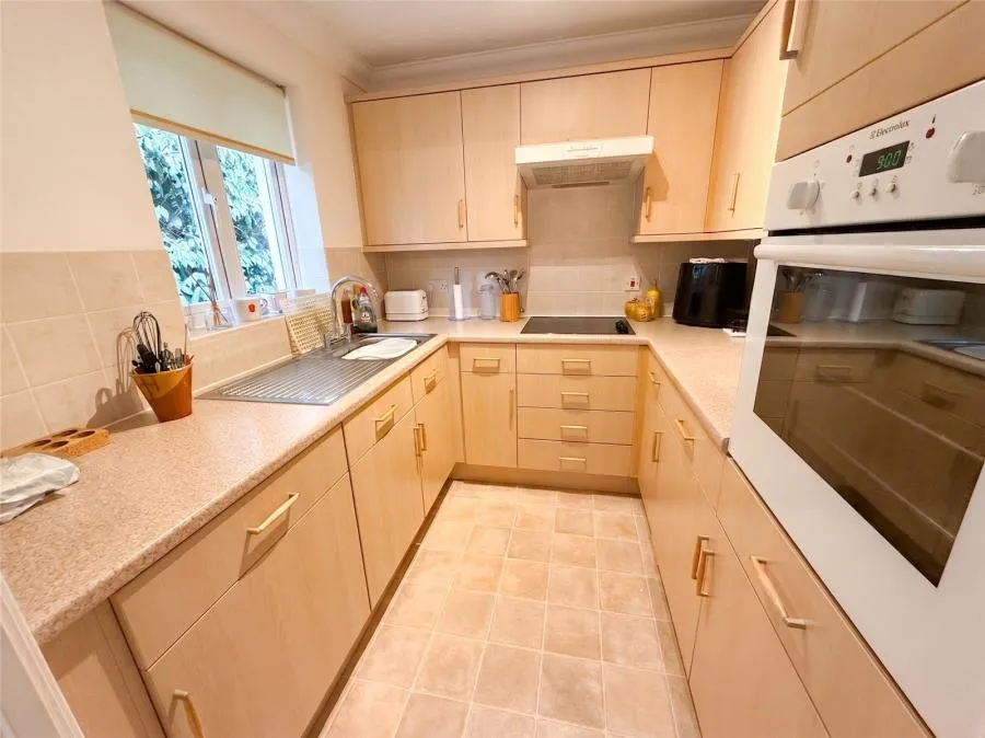 Firwood Drive, Camberley, GU15, photo 5