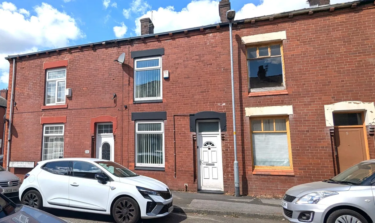 2 bed house to rent, Castleford Street, Chadderton, OL1
