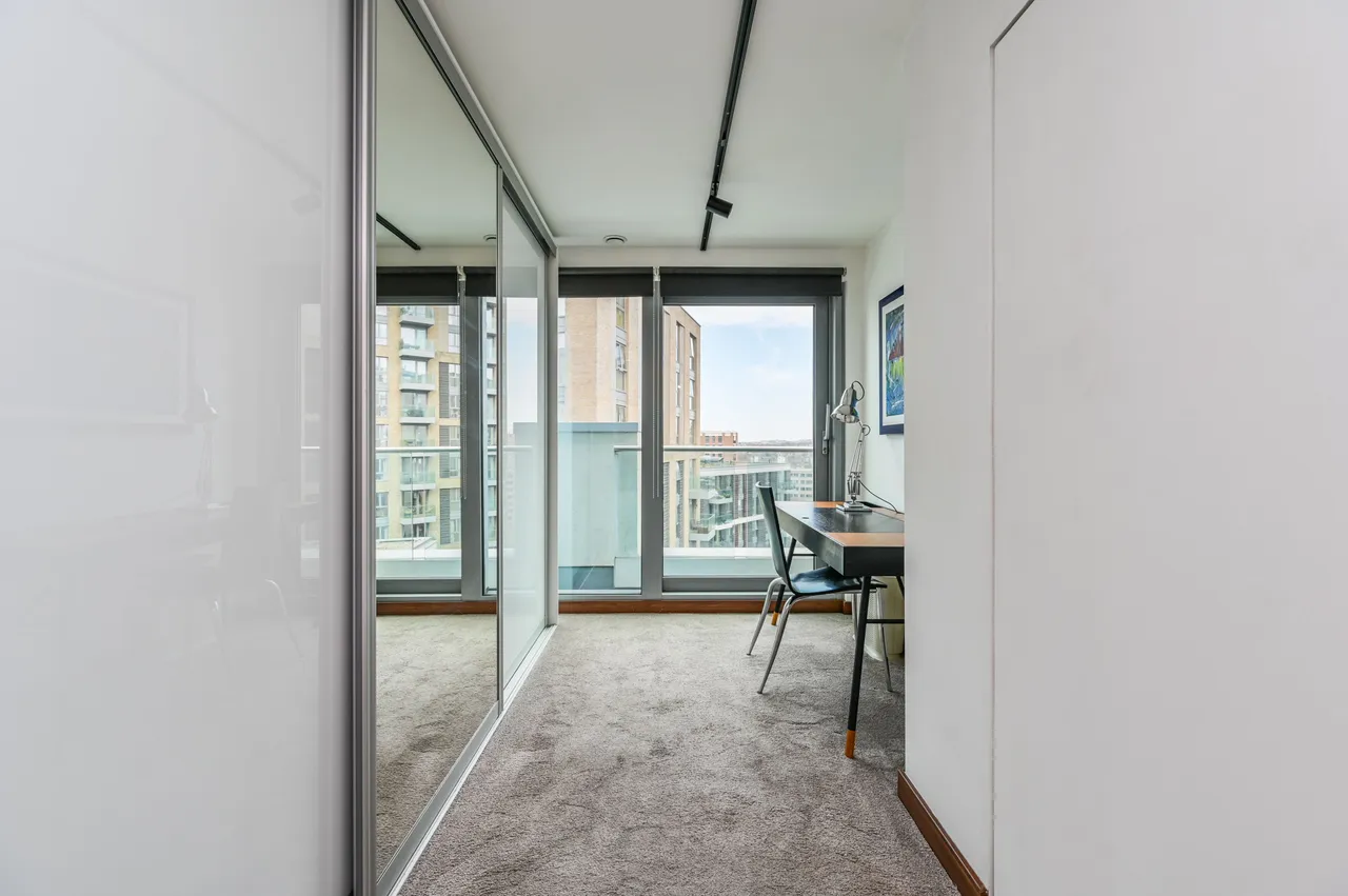 119 Orbis Wharf, Bridges Court Road, London, photo 6
