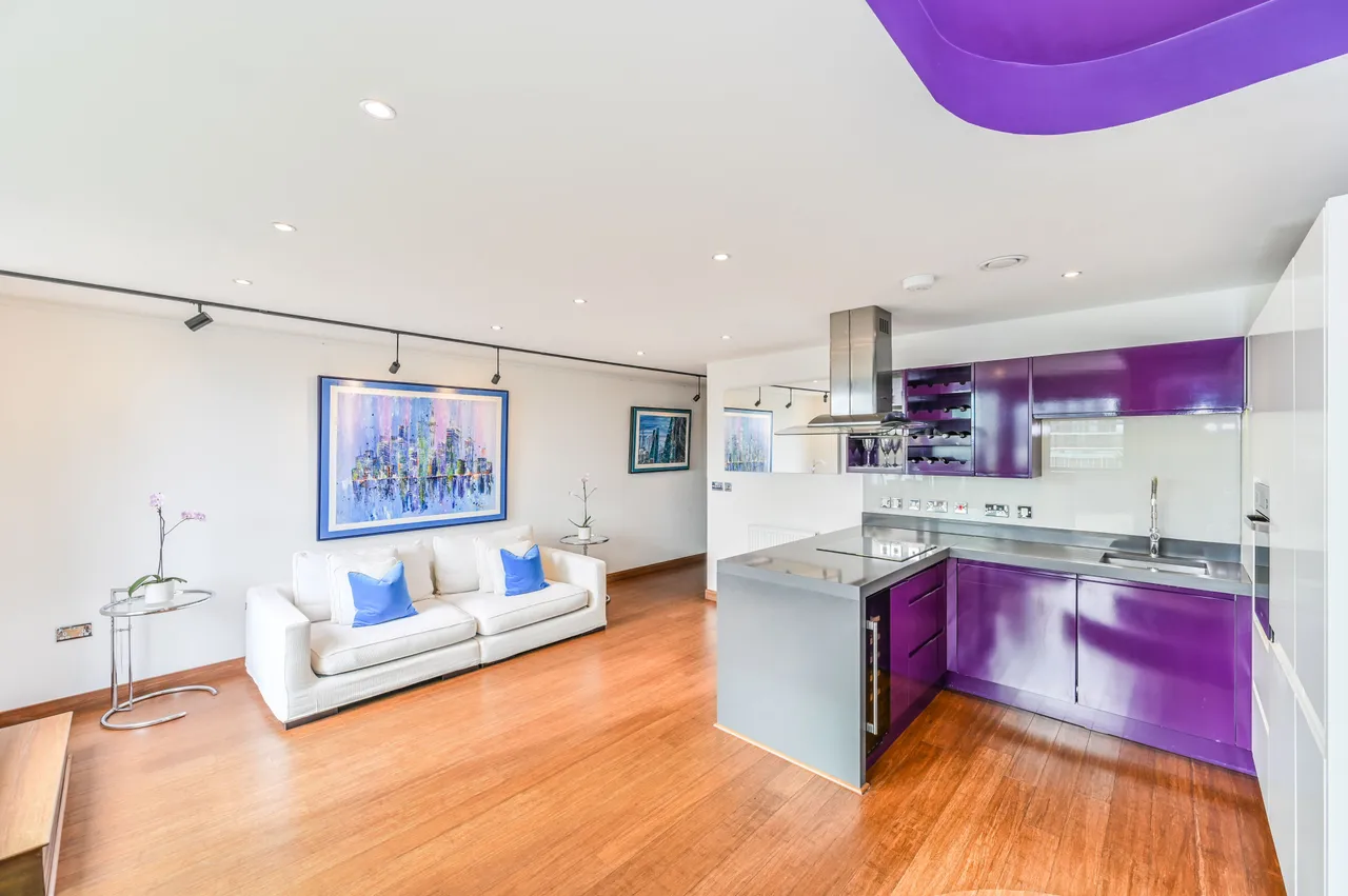 2 bed flat for sale — 119 Orbis Wharf, Bridges Court Road, London