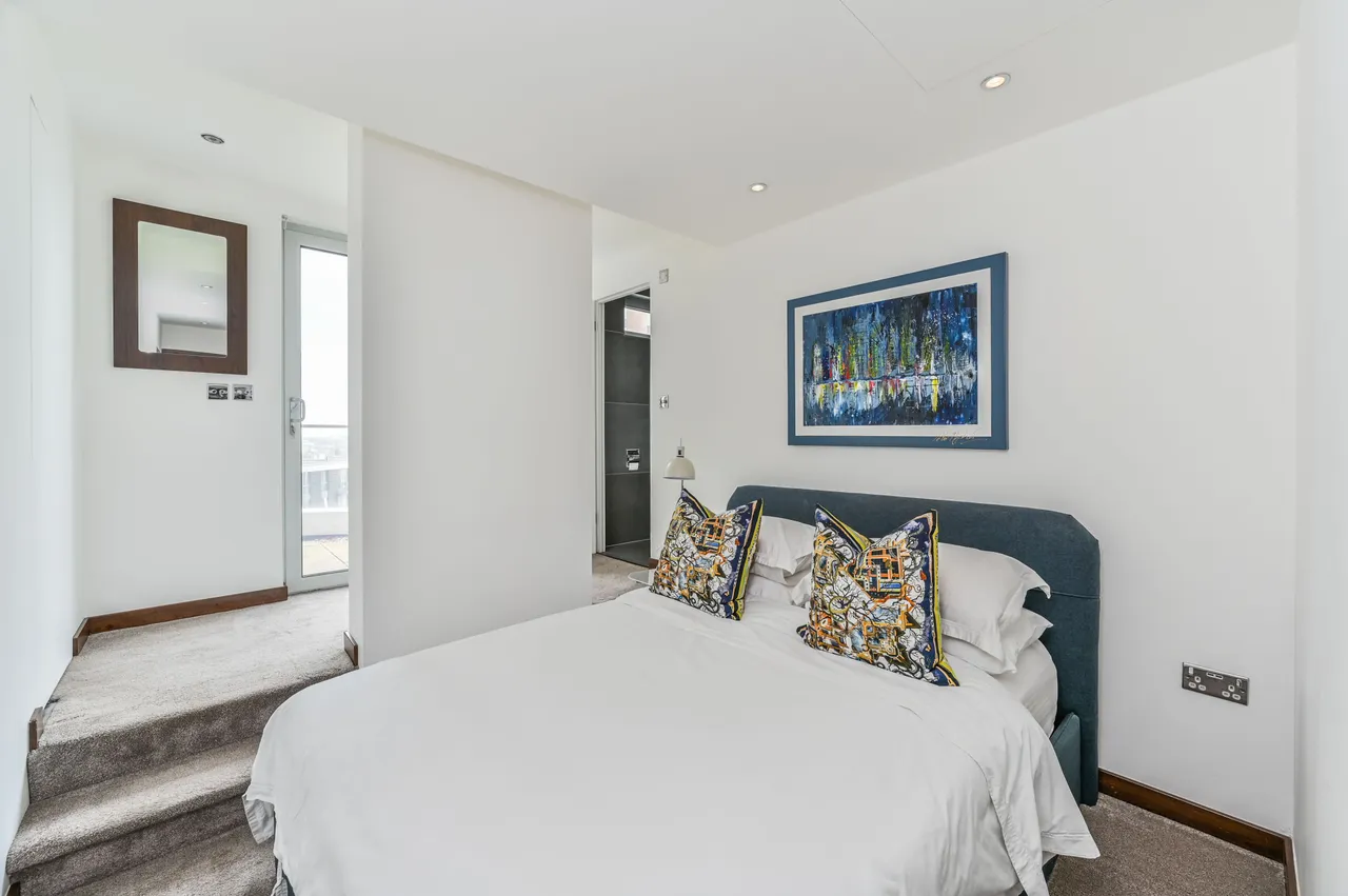 119 Orbis Wharf, Bridges Court Road, London, photo 12
