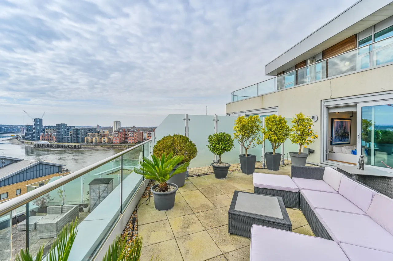 119 Orbis Wharf, Bridges Court Road, London, photo 10