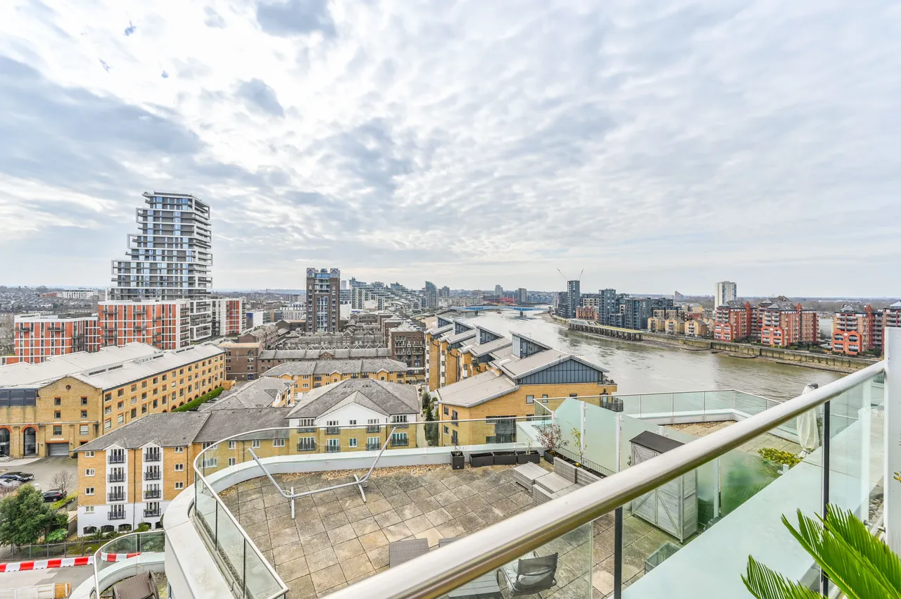 119 Orbis Wharf, Bridges Court Road, London, photo 8