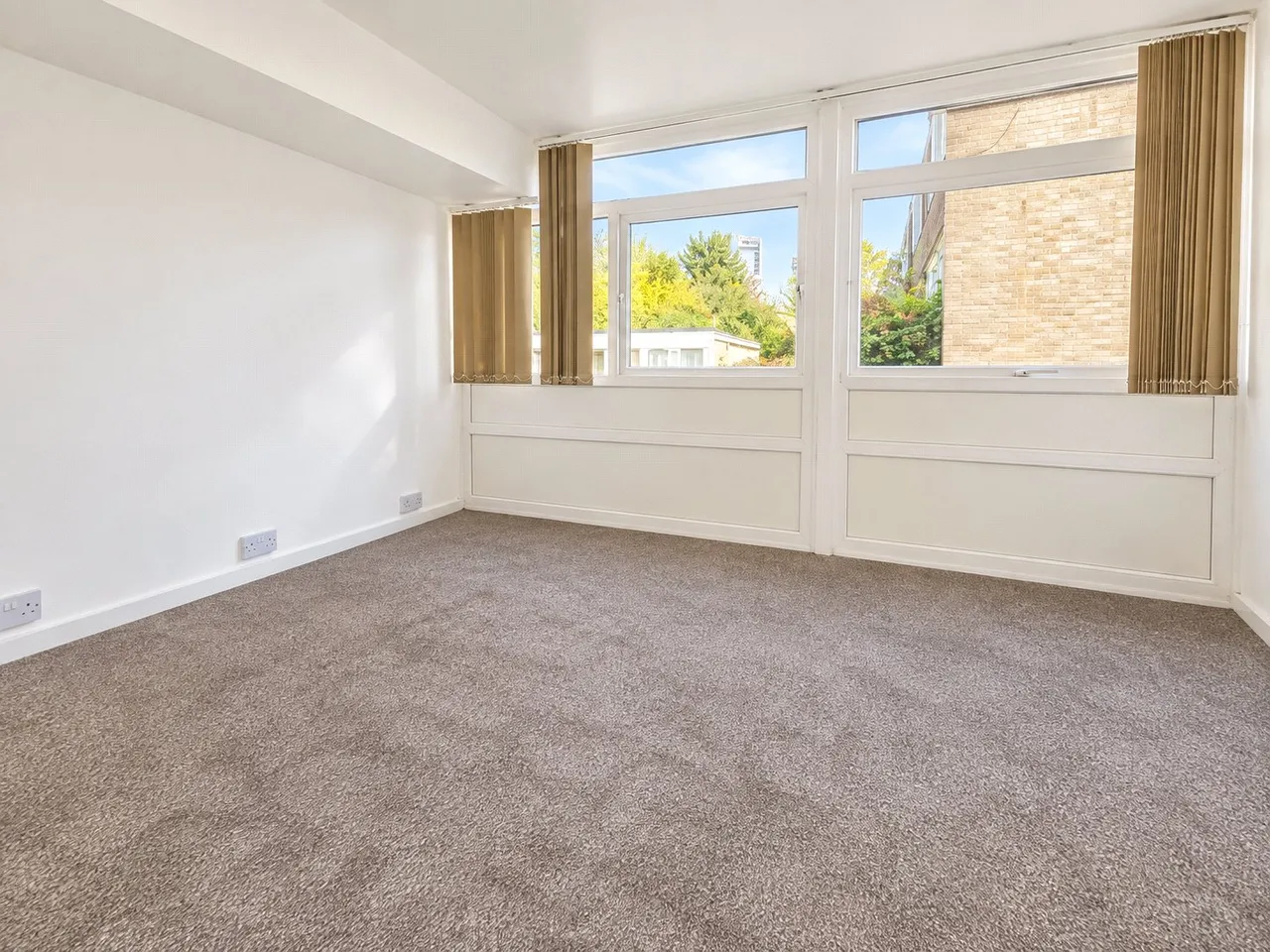 Hill View Court, Woking, GU22, photo 9