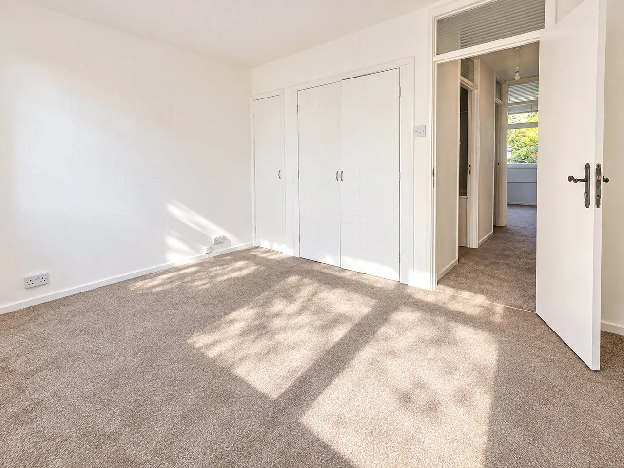 Hill View Court, Woking, GU22, photo 6