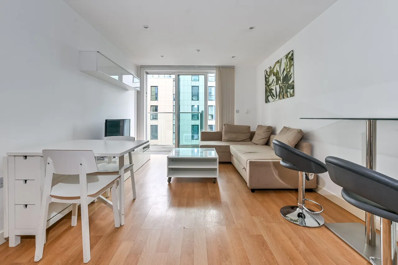 1 bed flat to rent — 69 Residence Tower, Woodberry Grove, London