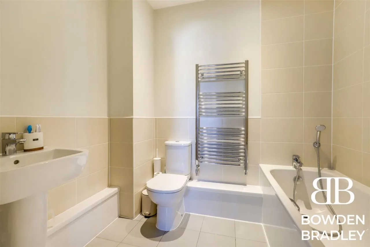Reservoir Way, Hainault, IG6, photo 27