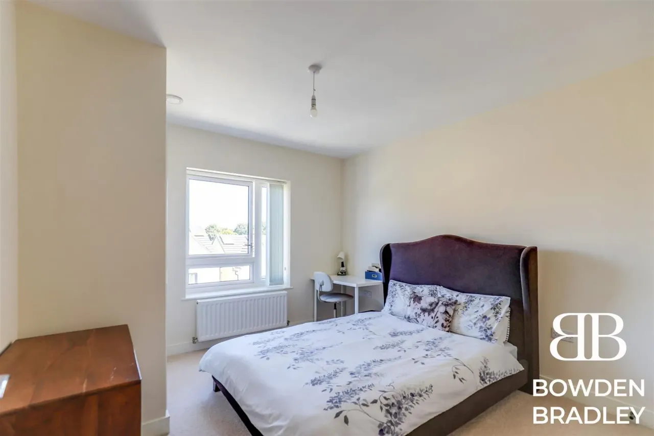 Reservoir Way, Hainault, IG6, photo 7