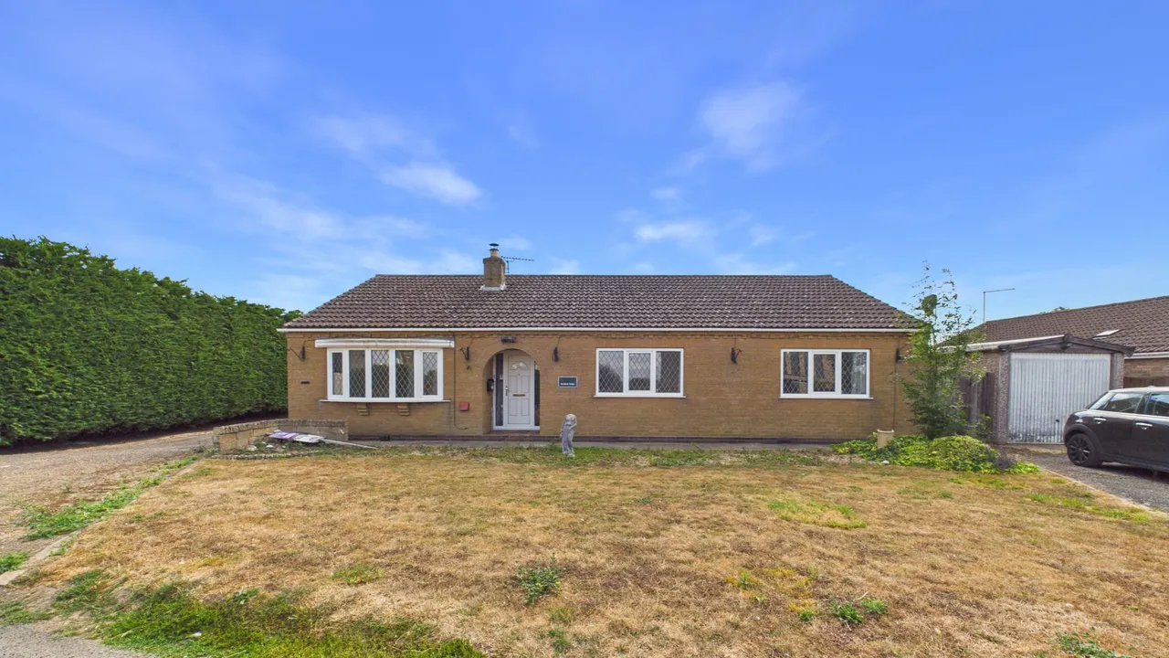 2 bed house for sale — Barbers Drove South, CROWLAND, Peterborough, PE6