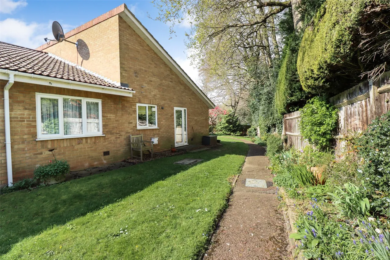 Crookham Road, Fleet, Hampshire, GU51 5SL, photo 9