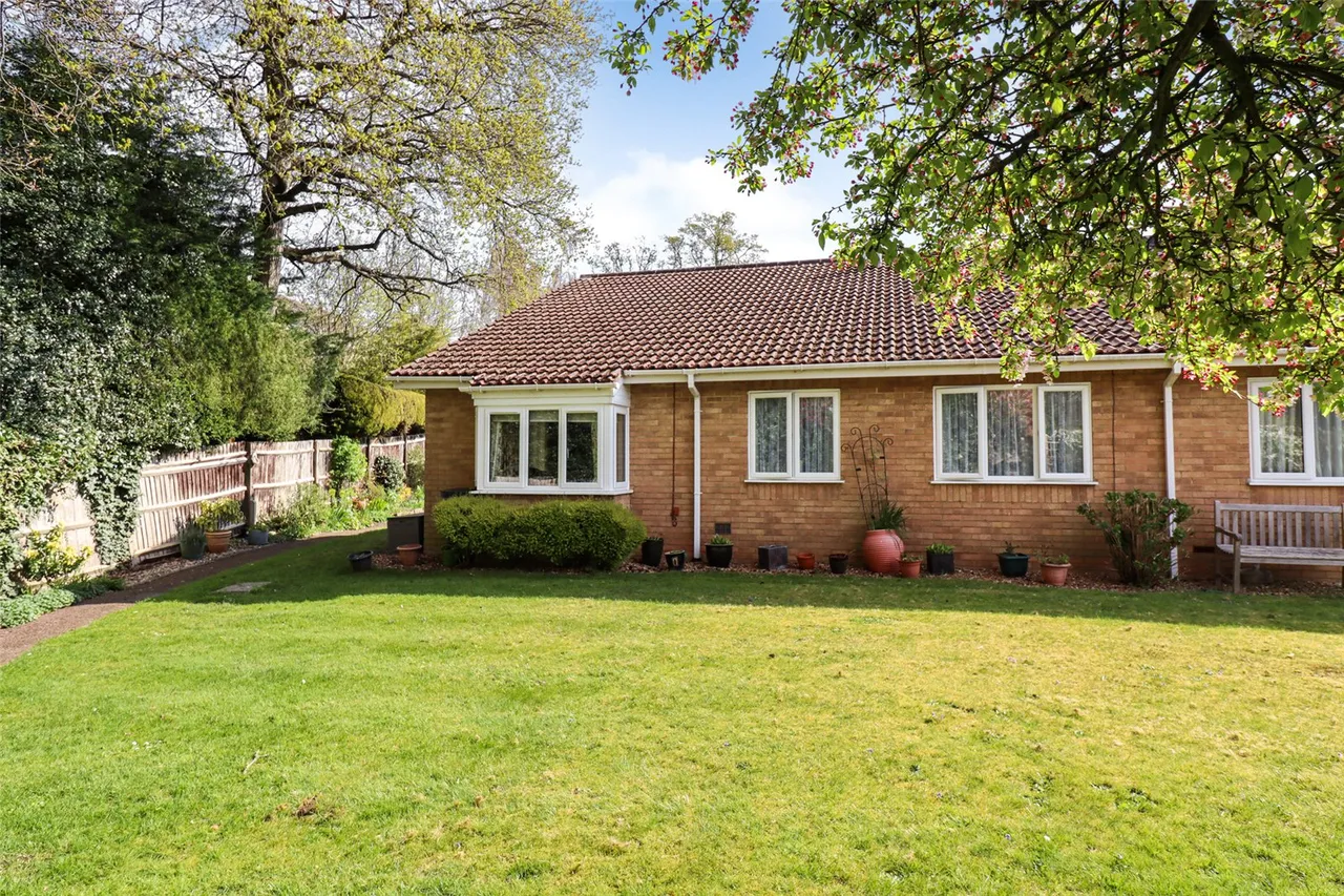 2 bed flat for sale — Crookham Road, Fleet, Hampshire, GU51 5SL