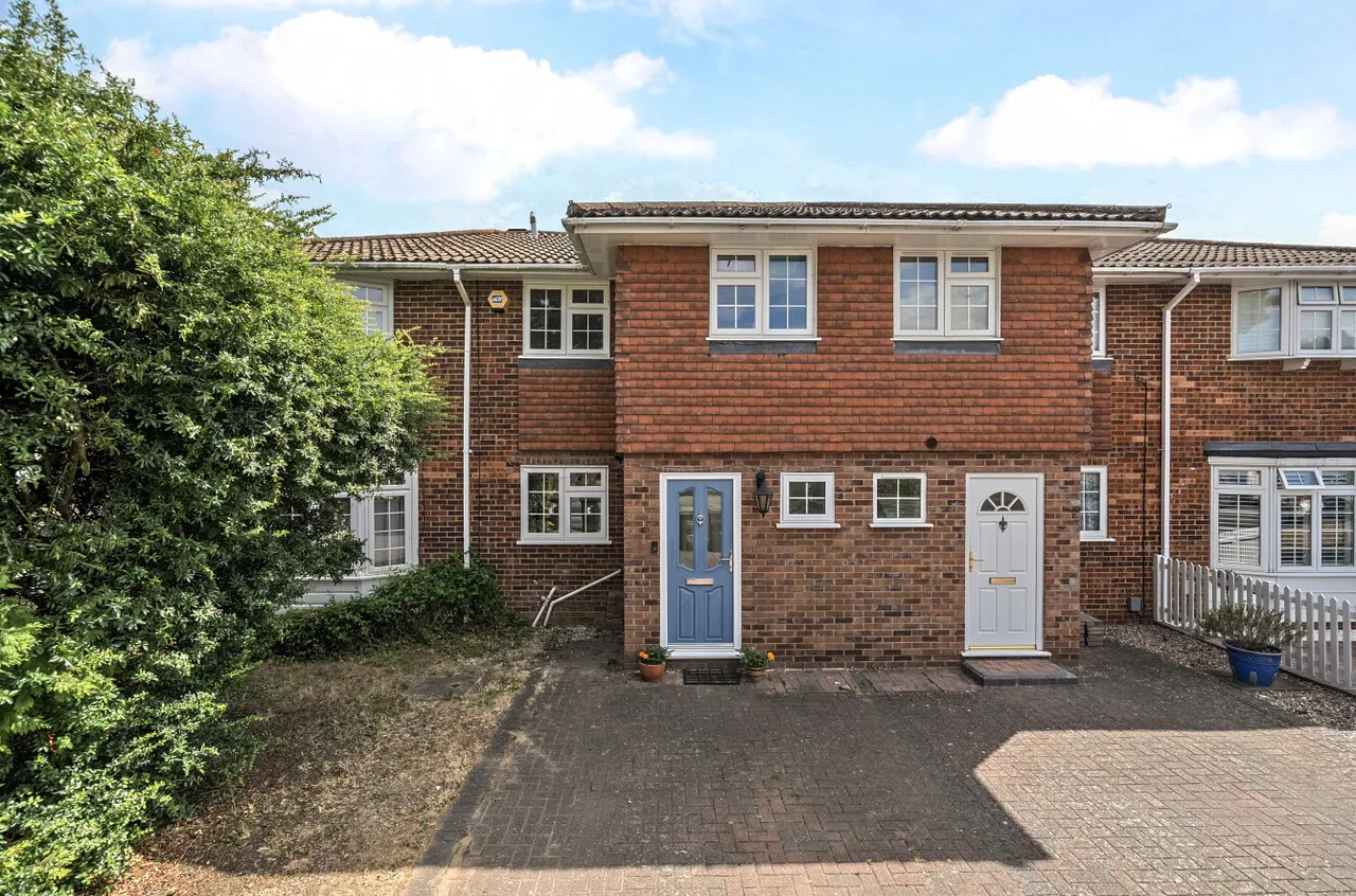 3 bed house for sale, Cumberland Avenue, Guildford, GU2