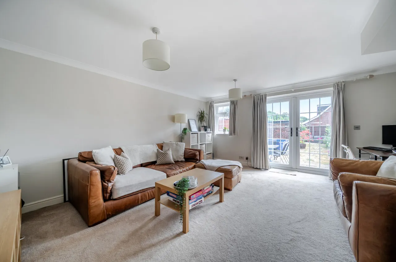 Cumberland Avenue, Guildford, GU2, photo 2