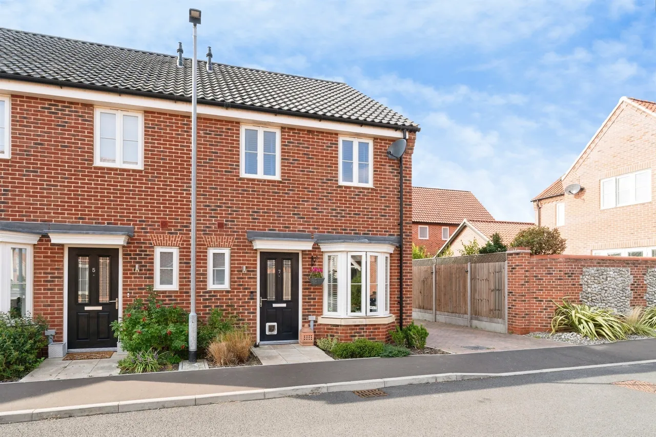 2 bed house for sale, Kestrel Drive, Holt, NR25