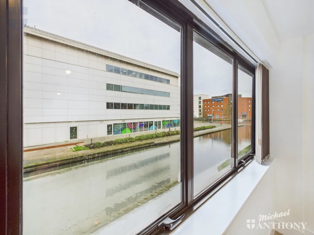 Kingfisher House, Aylesbury, 61 Walton Street, HP21 7FS, photo 2