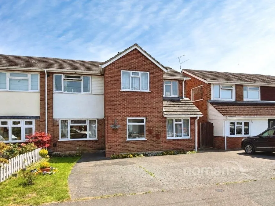 4 bed house for sale, Cheyne Way, Farnborough, GU14