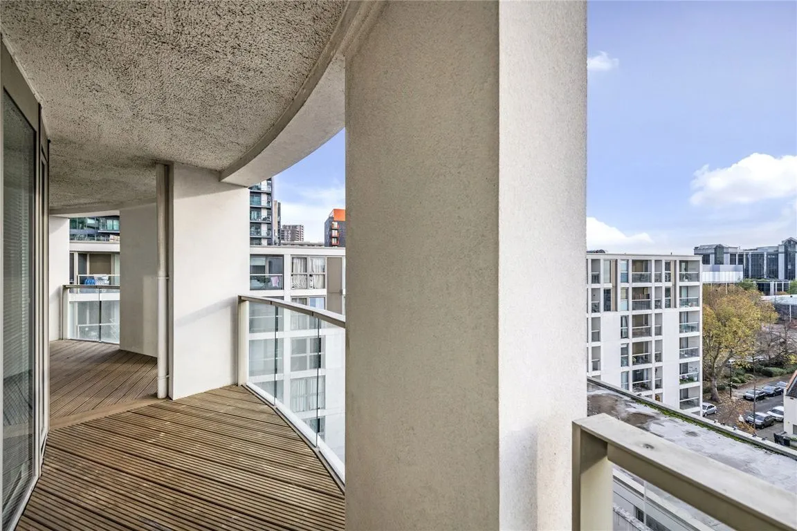 Quadrant Walk, London, photo 6