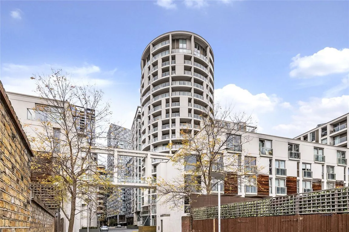 Quadrant Walk, London, photo 8