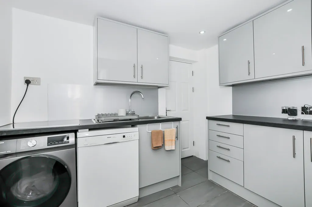 Uxbridge Road, Uxbridge, photo 12