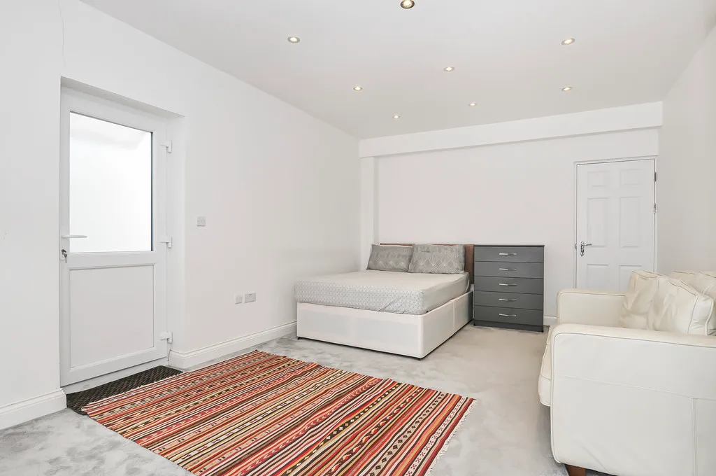 1 bed flat to rent — Uxbridge Road, Uxbridge