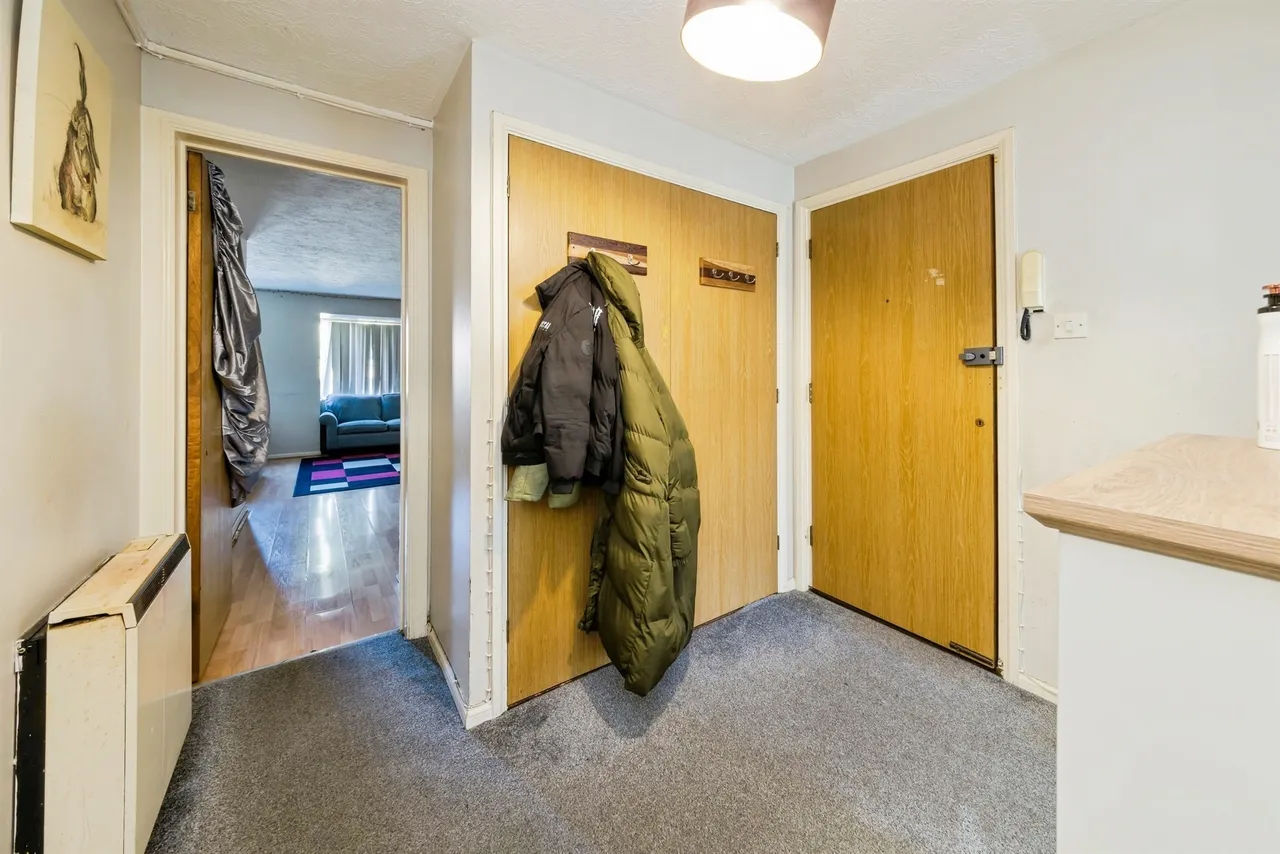 Bolton Road, Maidenbower, RH10, photo 10