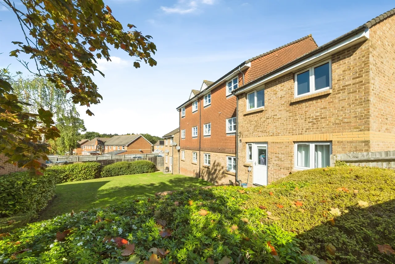 Bolton Road, Maidenbower, RH10, photo 11