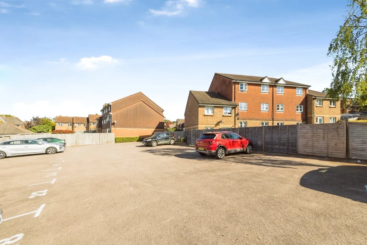 Bolton Road, Maidenbower, RH10, photo 12