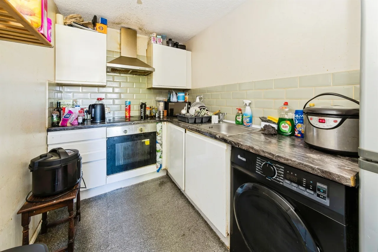 Bolton Road, Maidenbower, RH10, photo 5