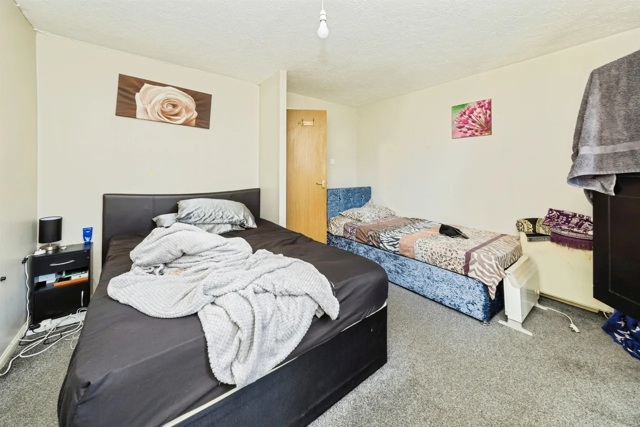 Bolton Road, Maidenbower, RH10, photo 6