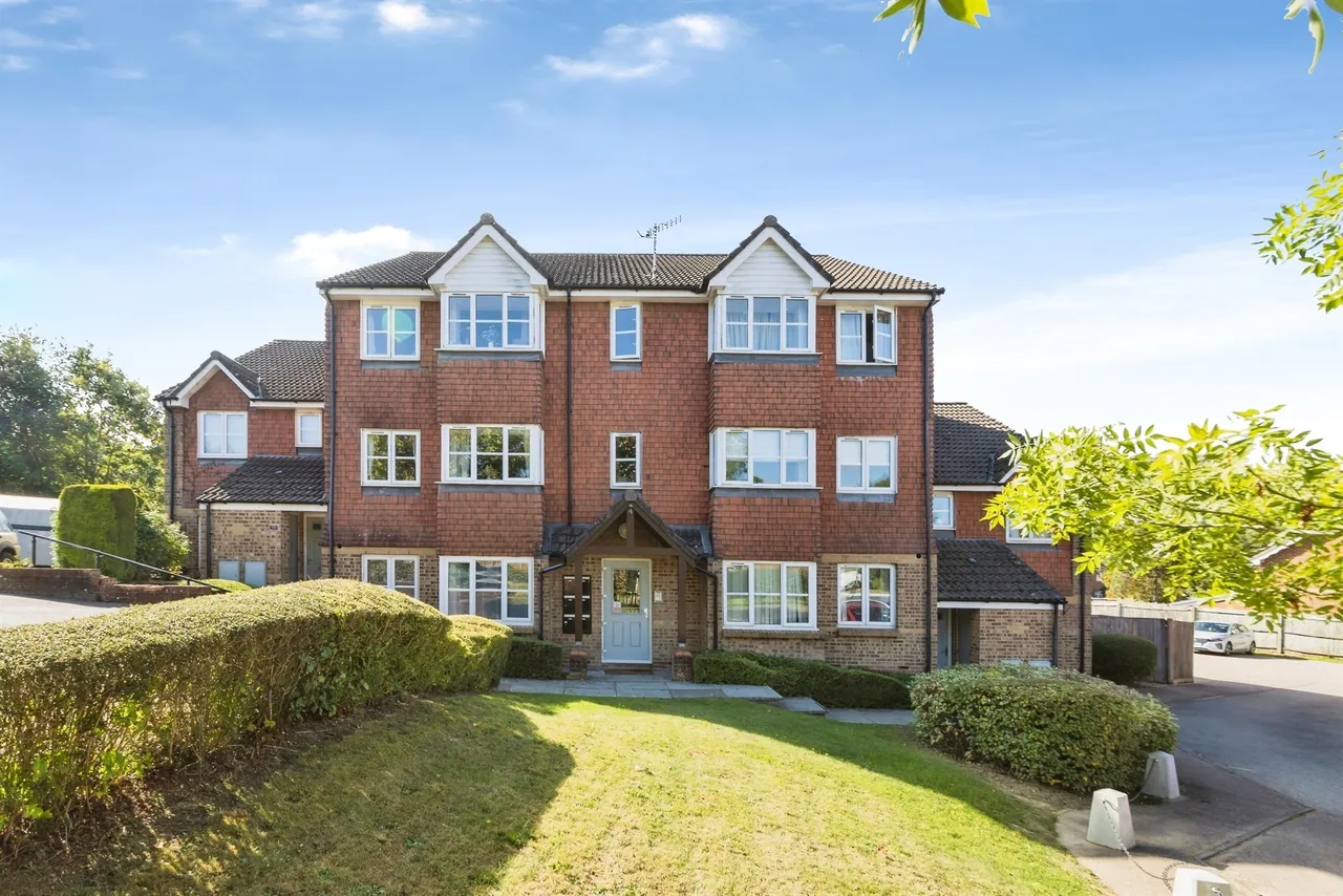 2 bed flat for sale, Bolton Road, Maidenbower, RH10